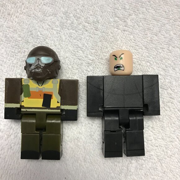 Lot of 6 Roblox 3" action‎ figures with gun - Picture 2 of 4